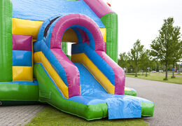 Multifun springkussen in feest thema met een opvallend 3D figuur aan de bovenkant bestellen voor kids. Koop springkussens online bij JB Inflatables Nederland