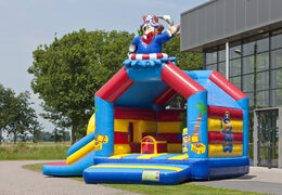 Koop voor kids een opblaasbaar multifun springkasteel met dak in thema piraat met een opvallend 3D object op het dak  bij JB Inflatables Nederland. Bestel springkastelen online bij JB Inflatables Nederland