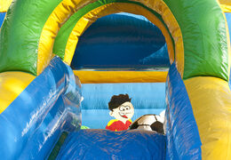 Overdekt multifun springkussen met glijbaan in thema voetbal met 3D object aan de bovenkant bestellen voor zowel jonge als oudere kinderen. Koop springkussens online bij JB Inflatables Nederland