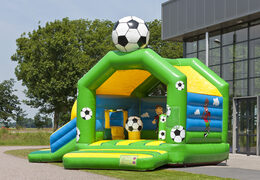 Multifun luchtkussen met een opvallend 3D voetbal figuur aan de bovenkant en een glijbaan bestellen voor kids. Koop luchtkussens online bij JB Inflatables Nederland