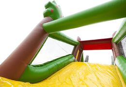 Pista de obstáculo inflável com tema fazenda com 7 elementos de jogo e objetos coloridos para crianças compre agora. Ordene pistas de obstáculos infláveis ​​agora online em JB Insuflaveis Portugal