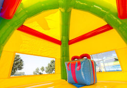 Opblaasbaar overdekt multiplay maxifun super springkasteel met glijbaan kopen in thema feest party voor kinderen. Bestel springkastelen online bij JB Inflatables Nederland