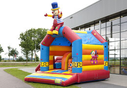 Clown opblaasbaar overdekt springkasteel met een 3D object op het dak kopen bij JB Inflatables Nederland. Bestel online springkastelen bij JB Inflatables Nederland