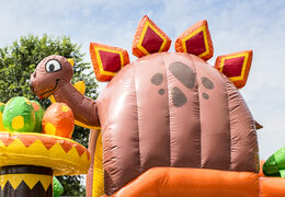 Medium opblaasbare multiplay springkasteel met glijbaan in dinoworld thema bestellen voor kinderen. Bestel opblaasbare springkastelen online at JB Inflatables Nederland