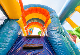 Multiplay sprookjes springkasteel met een glijbaan, leuke objecten op het springvlak en opvallende 3D objecten kopen voor kids. Bestel opblaasbare springkastelen online bij JB Inflatables Nederland