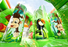 Multiplay safari gorilla springkussen met een glijbaan, leuke objecten op het springvlak en opvallende 3D objecten kopen voor kids. Bestel opblaasbare springkussens online bij JB Inflatables Nederland