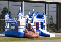 Springkasteel in thema blauw wit kasteel met een glijbaan kopen voor kinderen. Bestel opblaasbare springkastelen online bij JB Inflatables Nederland