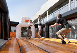 Unieke multifunctionele sportarena voor verschillende soorten sportactiviteiten voor kopen zowel jong als oud. Bestel opblaasbare sportarena nu online bij JB Inflatables Nederland