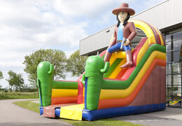 Grote opblaasbare multifunctionele glijbaan in beach thema met een plonsbad, indrukwekkend 3D object, frisse kleuren en de 3D obstakels kopen voor kinderen. Bestel opblaasbare glijbanen nu online bij JB Inflatables Nederland