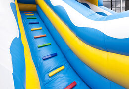 Inflatable glijbaan in thema clownvis met een plonsbad, indrukwekkend 3D object, frisse kleuren en de 3D obstakel voor kinderen kopen. Bestel opblaasbare glijbanen nu online bij JB Inflatables Nederland