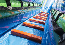 Koop een spectaculaire opblaasbare glijbaan in thema surf met leuke prints voor kids. Bestel opblaasbare glijbanen nu online bij JB Inflatables Nederland