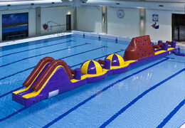 Spectaculaire opblaasbare 17 meter lange adventure mega run XL stormbaan met verschillende spannende objecten kopen voor kids. Bestel opblaasbare waterattracties nu online bij JB Inflatables Nederland