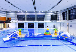 Opblaasbare dubbele stormbaan 16 meter lange surferrun zwembad stormbaan in een uniek design met grappige 3D-objecten en maar liefst 2 glijbanen voor zowel jong als oud kopen. Bestel opblaasbare zwembadstormbanen nu online bij JB Inflatables Nederland