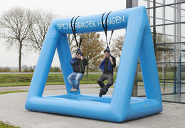 Opblaasbaar spijkerbroek hangen zeskamp