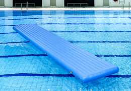 Koop een leuke luchtdichte watermat van 10 meter lang voor zowel jong als oud. Bestel opblaasbare stormbanen nu online bij JB Inflatables Nederland