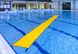 Leuke waterloopmat in verschillende afmetingen en kleuren kopen voor zowel jong als oud. Bestel opblaasbare waterattracties nu online bij JB Inflatables Nederland