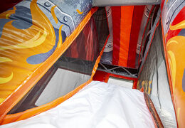 Klein overdekt opblaasbaar multiplay springkasteel met glijbaan bestellen in brandweer thema voor kinderen. Koop opblaasbare springkastelen online bij JB Inflatables Nederland