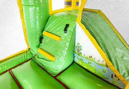 Multiplay L Jungleworld springkasteel met een glijbaan bestellen voor kinderen. Koop opblaasbare springkastelen online bij JB Inflatables Nederland