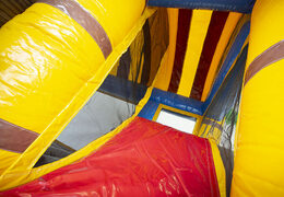 Klein overdekt opblaasbaar multiplay luchtkussen met glijbaan kopen in thema piraat voor kinderen. Bestel opblaasbare luchtkussens online bij JB Inflatables Nederland