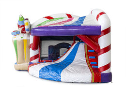Koop medium opblaasbare candyland springkasteel met glijbaan voor kinderen. Bestel opblaasbare springkastelen online at JB Inflatables Nederland 