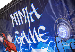 Opblaasbare IPS Splash Wall Ninja- detail in thema met een waterspuit aan de bovenkant bestellen voor zowel jong als oud. Koop opblaasbare opblaasbare waterspelen nu online bij JB Inflatables Nederland 