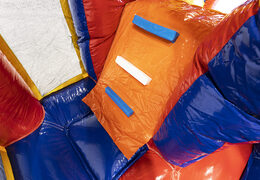 Medium opblaasbare multiplay springkasteel met glijbaan in formule 1 thema bestellen voor kinderen. Bestel opblaasbare springkastelen online at JB Inflatables Nederland