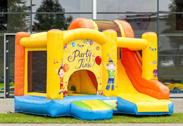 Klein overdekt opblaasbaar multiplay springkasteel bestellen in thema happy feest voor kinderen. Koop opblaasbare springkastelen online bij JB Inflatables Nederland