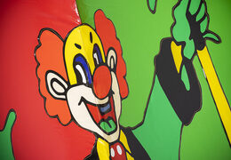 Perfecte opblaasbare glijbaan in clown thema met 3D-objecten bestellen voor kinderen. Koop opblaasbare glijbanen nu online bij JB Inflatables Nederland