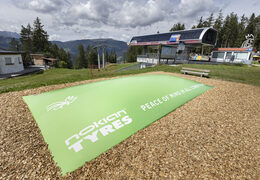 Airmountain in thema St. Vigil in uw gegeven maat voor kinderen laten maken. Koop opblaasbare springbergen nu online bij JB Inflatables Nederland