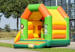 Midi overdekt multifun springkasteel met glijbaan kopen in jungle thema voor kinderen. Koop springkastelen online bij JB Inflatables Nederland