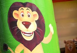 Midi overdekt multifun springkasteel met glijbaan bestellen in thema jungle voor kinderen. Koop springkastelen online bij JB Inflatables 