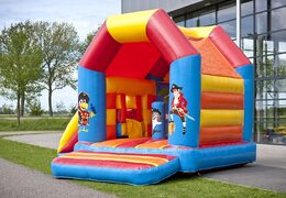 Midi multifun overdekt  luchtkussen met glijbaan kopen in piraat thema voor kinderen. Bestel luchtkussens online bij JB Inflatables Nederland