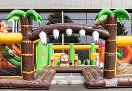 Koop groot opblaasbaar springkasteel in thema jungle voor kids. Bestel springkastelen online bij JB Inflatables Nederland 
