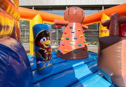 Springkasteel in piraat thema met een glijbaan bestellen voor kinderen. Bestel springkastelen online bij JB Inflatables Nederland