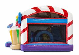 Opblaasbaar multiplay snoep springkasteel met een glijbaan in het midden en 3D objecten kopen voor kinderen. Bestel springkastelen online bij JB Inflatables Nederland