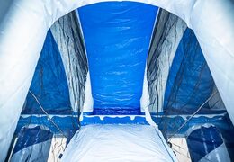 Opblaasbaar multiplay ice springkasteel met een glijbaan in het midden en 3D objecten kopen voor kinderen. Bestel springkastelen online bij JB Inflatables Nederland