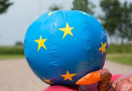 Multiplay playzone circus springkasteel met plastic ballen en 3D objecten bestellen voor kinderen. Koop springkastelen online bij JB Inflatables Nederland 