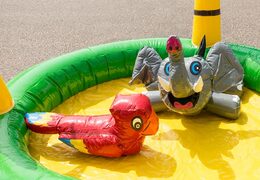 Koop playzone springkasteel in jungle thema met plastic ballen en 3D objecten bestellen voor kids. Bestel springkastelen online bij JB Inflatables Nederland 