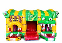 Multiplay XXL Jungleworld springkasteel in een uniek design met twee ingangen, een glijbaan in het midden en 3D objecten bestellen voor kids. Koop springkastelen online bij JB Inflatables Nederland