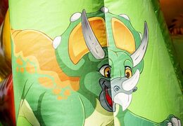 Klein overdekt multifun springkasteel kopen in thema dino voor kinderen. Koop springkastelen online bij JB Inflatables Nederland