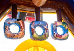 Koop shooting combo piraat springkasteel overdekt met kanon spel en glijbaan voor kinderen. Bestel opblaasbare springkastelen online bij JB Inflatables Nederland