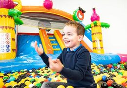 Multiplay splashy slide Flamingo springkussen kopen voor kids bij JB Inflatables Nederland. Bestel springkussens online bij JB Inflatables Nederland