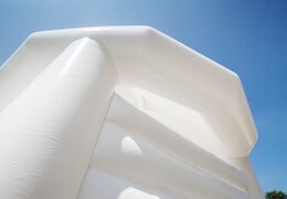 Standaard overdekt carrousel springusssens in thema bruiloft bestellen voor kinderen. Koop springkussens online bij JB Inflatables Nederland