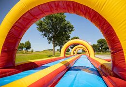 Bestel een perfecte 20 meter lange opblaasbare dubbele buischuifbaan voor kinderen. Koop opblaasbare buikschuifbanen nu online bij JB Inflatables Nederland