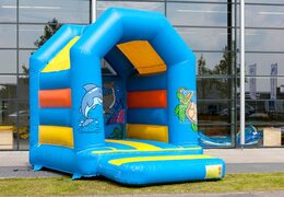 Klein overdekt springkussen te koop in thema seaworld voor kinderen