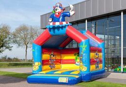 Koop unieke standaard springkussen met een 3D object van een piraat aan de bovenkant voor kinderen. Koop springkussens online bij JB Inflatables Nederland