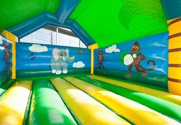 Groot springkussen overdekt kopen met vrolijke animaties in jungle thema voor kinderen. Koop springkussens online bij JB Inflatables Nederland