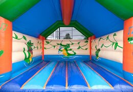 Groot overdekt springkussen kopen in thema krokodil voor kinderen. Koop springkussen online bij JB Inflatables Nederland