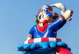 Groot springkasteel overdekt kopen in thema  piraat voor kinderen. Koop springkastelen online bij JB Inflatables Nederland 