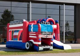 Medium opblaasbare multiplay springkasteel met glijbaan in brandweer auto thema bestellen voor kinderen. Bestel opblaasbare springkastelen online at JB Inflatables Nederland